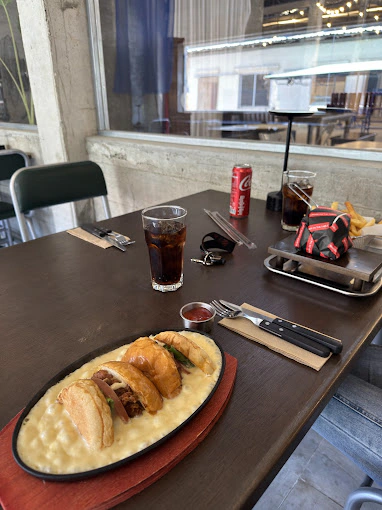 Burger On the Table (BOT) photo 4