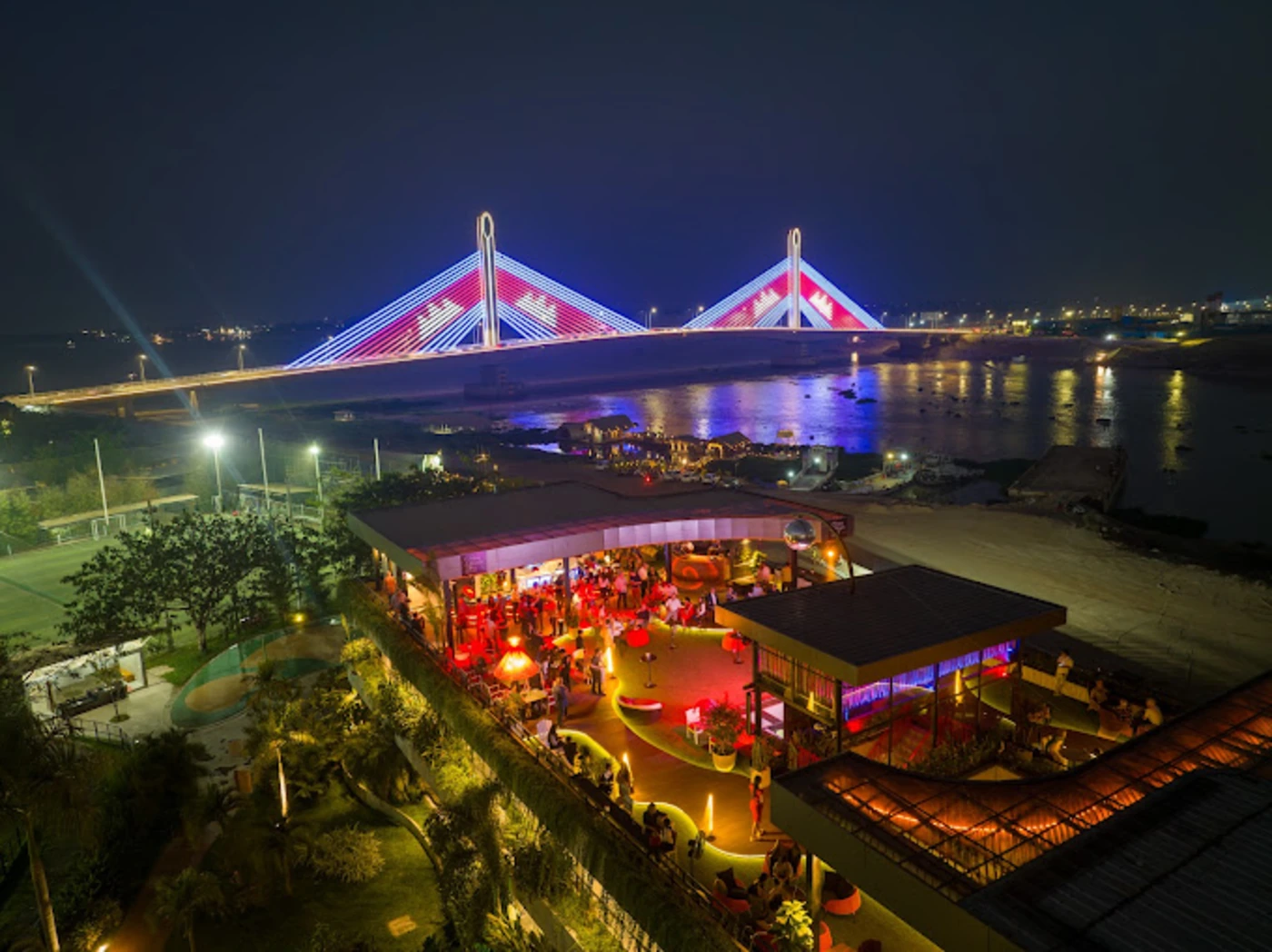 Chew & Bash, Phnom Penh Island Club