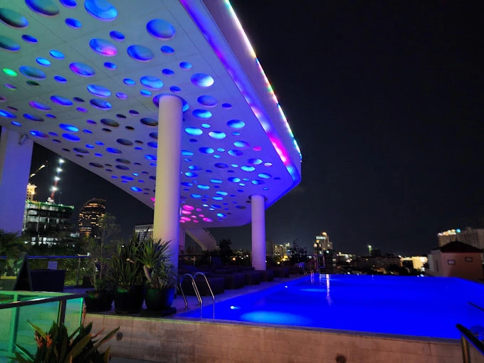 Cloud 9 Skybar photo 9