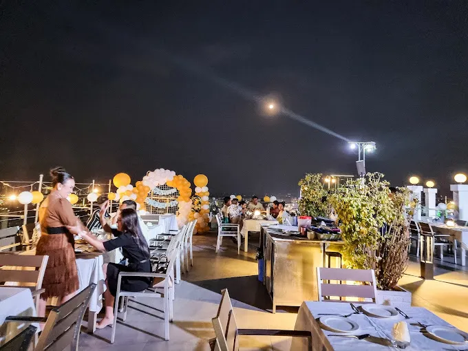 Eclipse Sky Bar photo 9