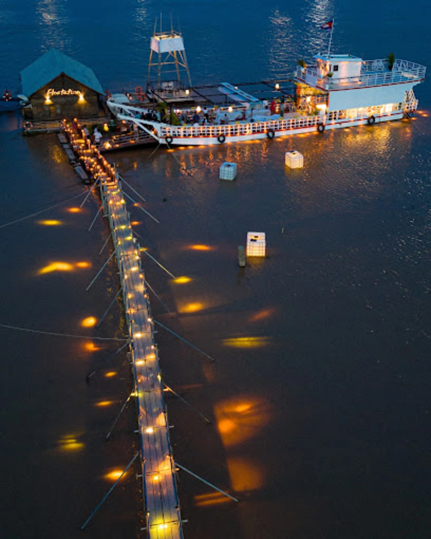 Floatation - Floating Bungalows photo 2